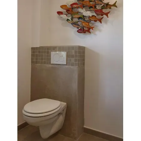 Mit Kamin Und Idyllischem Garten *