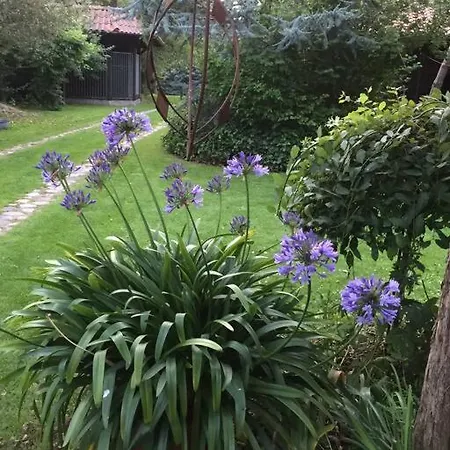 Mit Kamin Und Idyllischem Garten *